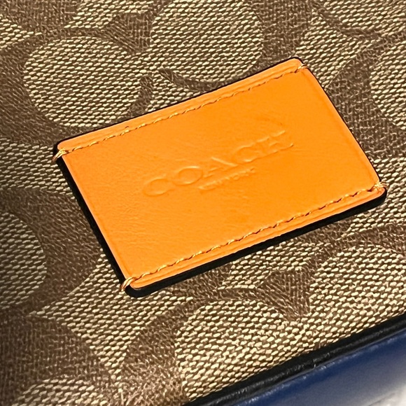 Coach New York Dopp Bag Overnight Travel Kit Toiletry new Signature tan admiral - Picture 6 of 7